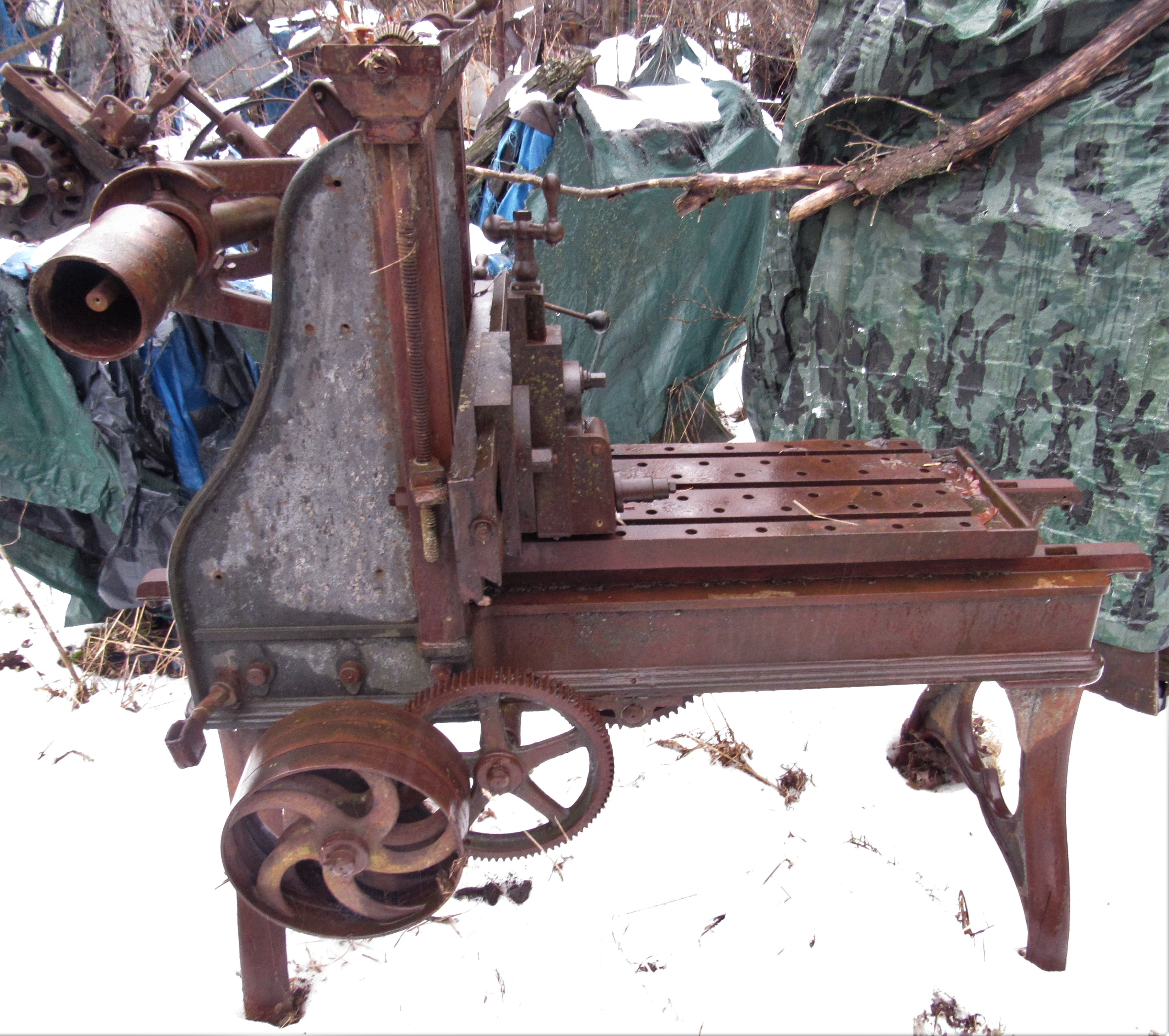 http://antiquemachinery.com/images-2020/IMG_0714-Antique-Old-Vintage-Machines-I-Bought-are-home-safe--New-Haven-1870-1890s-Metal-Planer-side.JPG