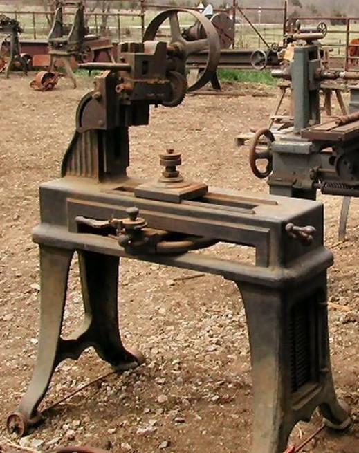 http://antiquemachinery.com/images-2020/Winton-Gear-cutter-Kanas-Brerck-auction-brinkmachines-.jpg