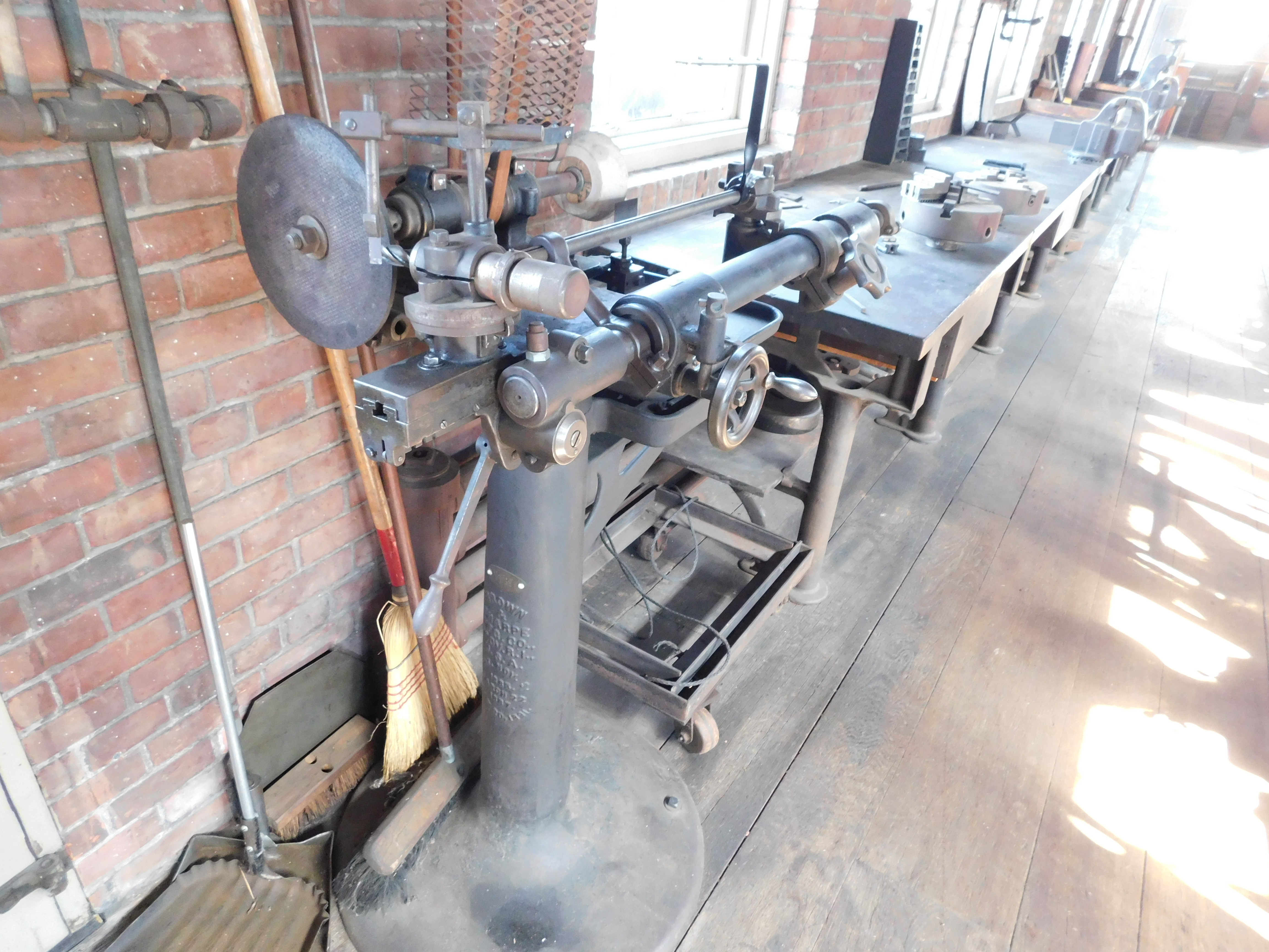   https://antiquemachinery.com/images-HFM/Arlington-and-Sims-Machine-Shop-Edison-Henry-Ford-Museum-DSCN1381-Brown-and-Sharpe-Cutter-Grinder-no-2.JPG  
